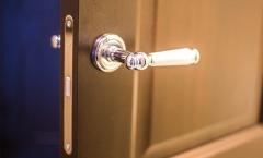 Door handles for interior doors - how to choose mortise or overhead handles based on material and design