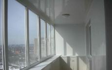 Kokius langus geriau montuoti balkone: plastikinius ar aliuminius?