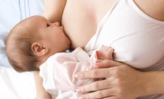 Когда и почему набухает грудь при беременности, через какое время после зачатия начинают болеть молочные железы?