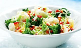 Salad with broccoli and cauliflower