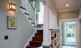 घर के अंदर खूबसूरत सीढ़ियाँ